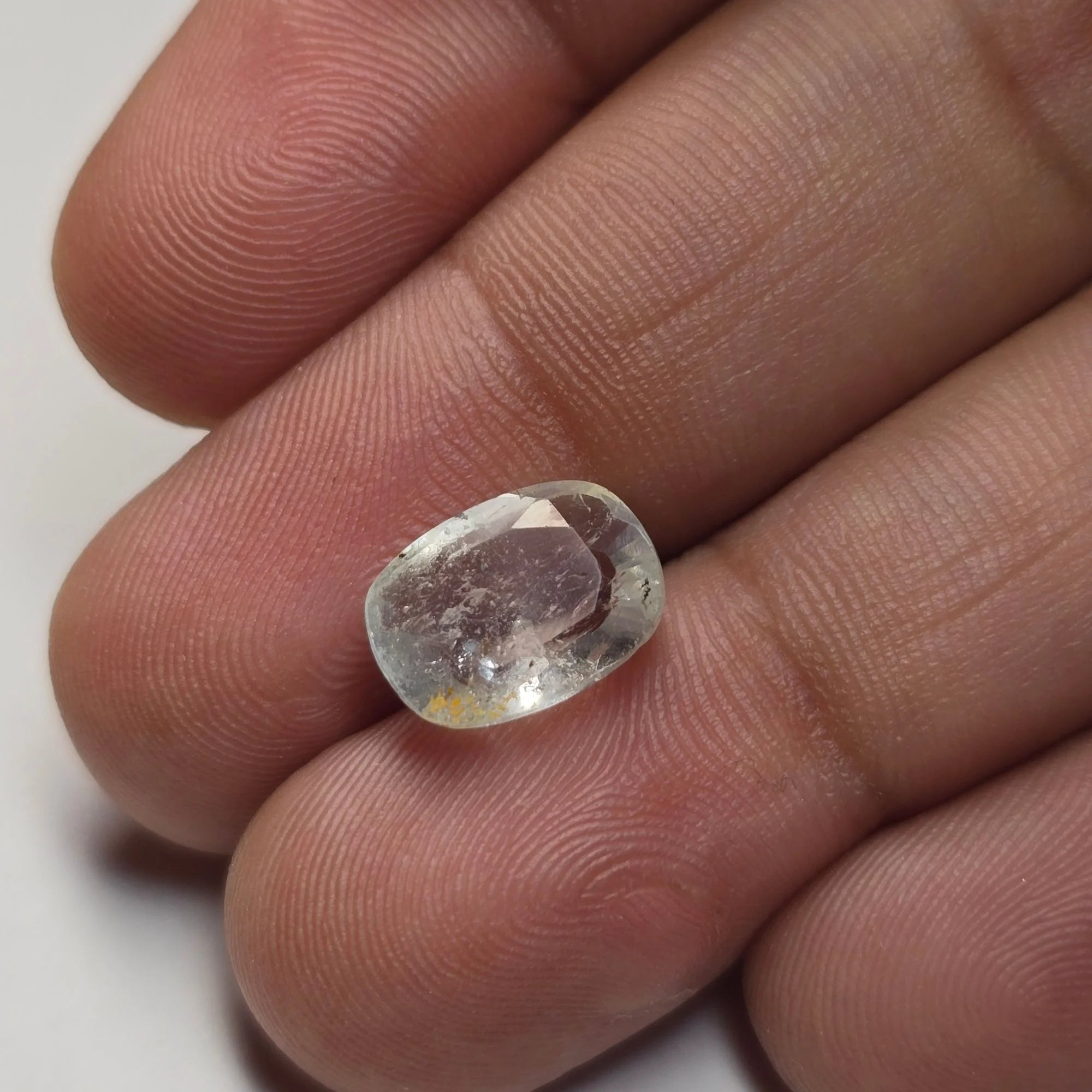 Natural Topaz 4.00 Carat Oval Faceted Light Yellow