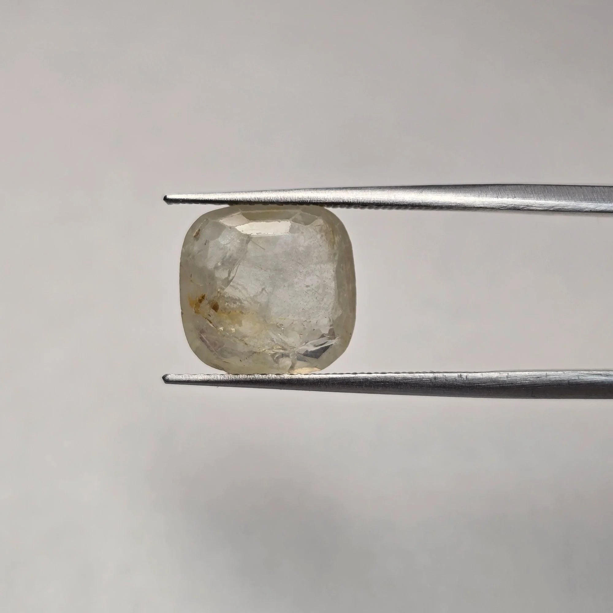 Natural Yellow Sapphire (Pukhraj) Sri Lanka (Ceylon) 5.26 Carat Certified