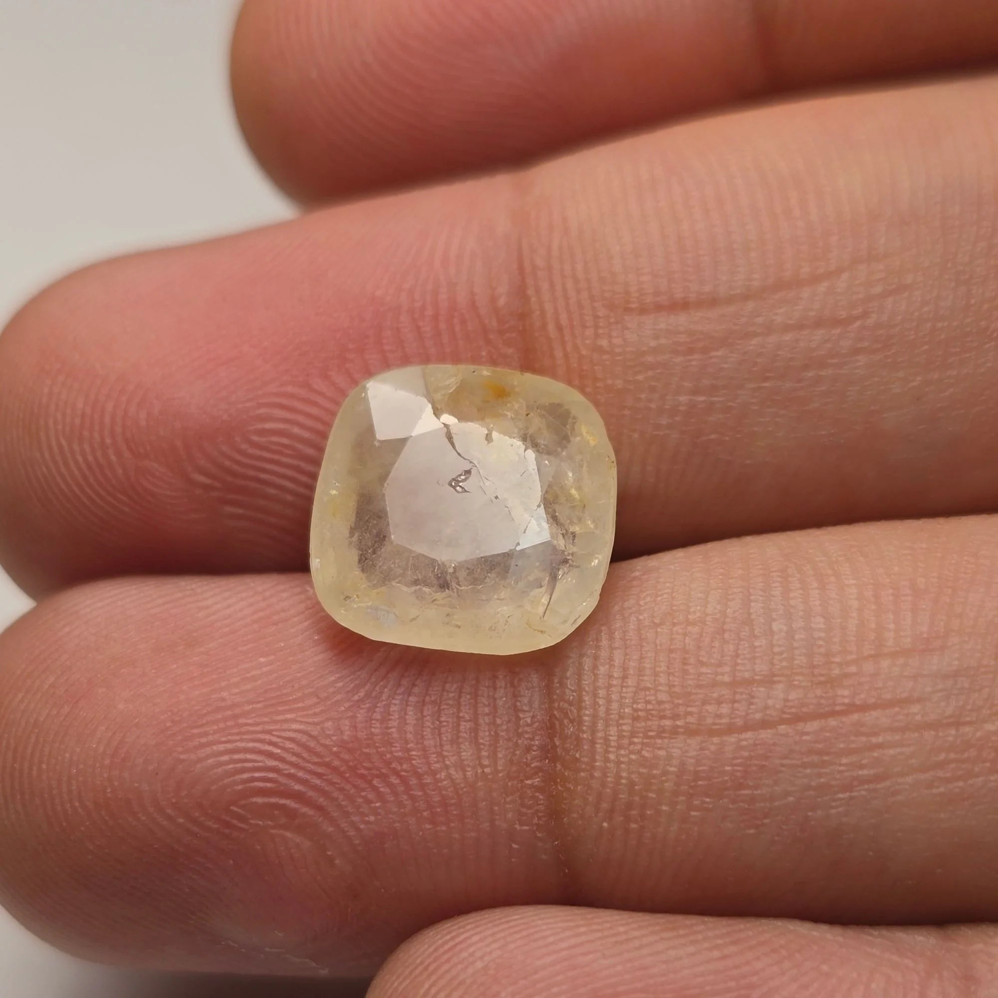 Natural Yellow Sapphire (Pukhraj) Sri Lanka (Ceylon) 5.26 Carat Certified