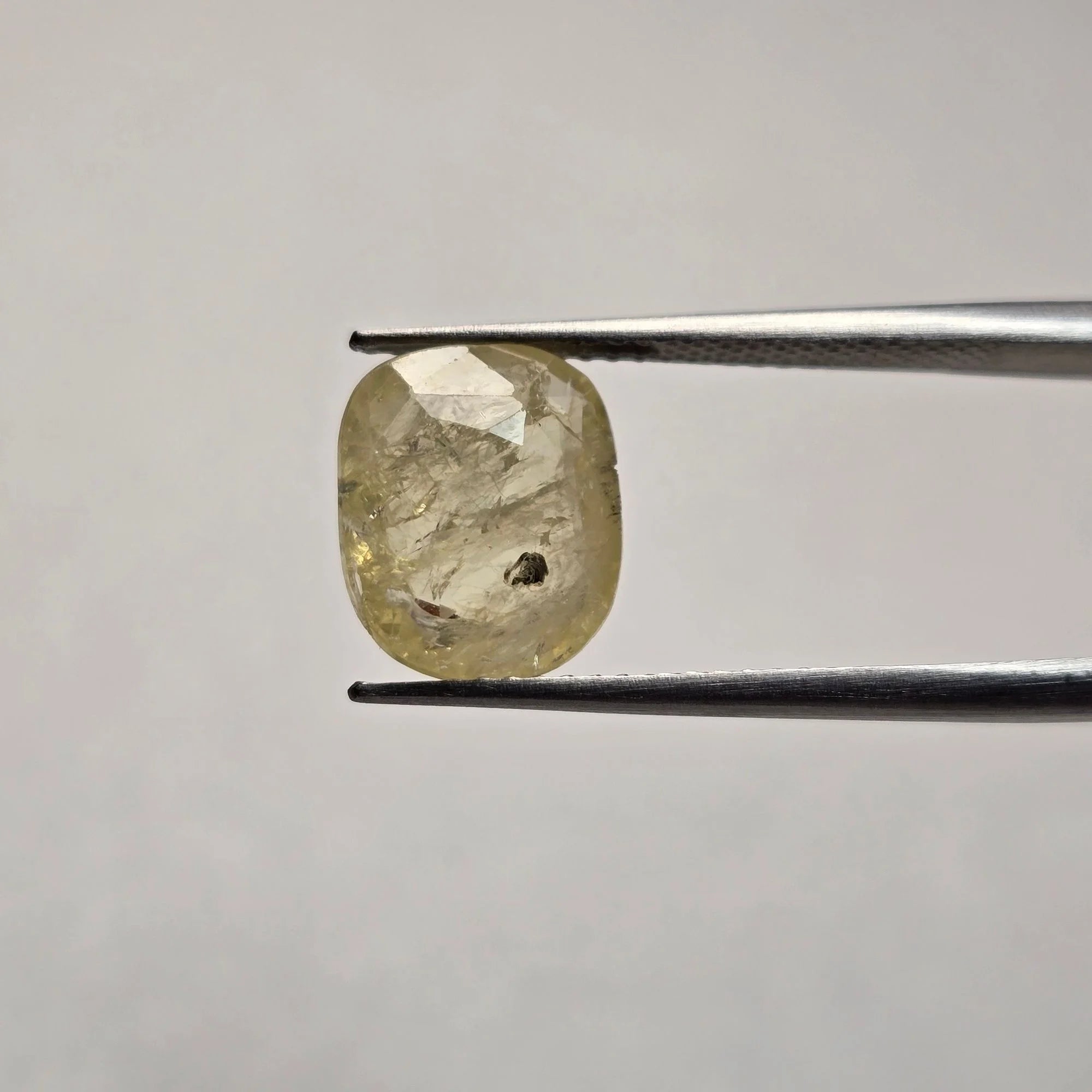 Natural Yellow Sapphire (Pukhraj) Ceylon 4.04 Carat Certified