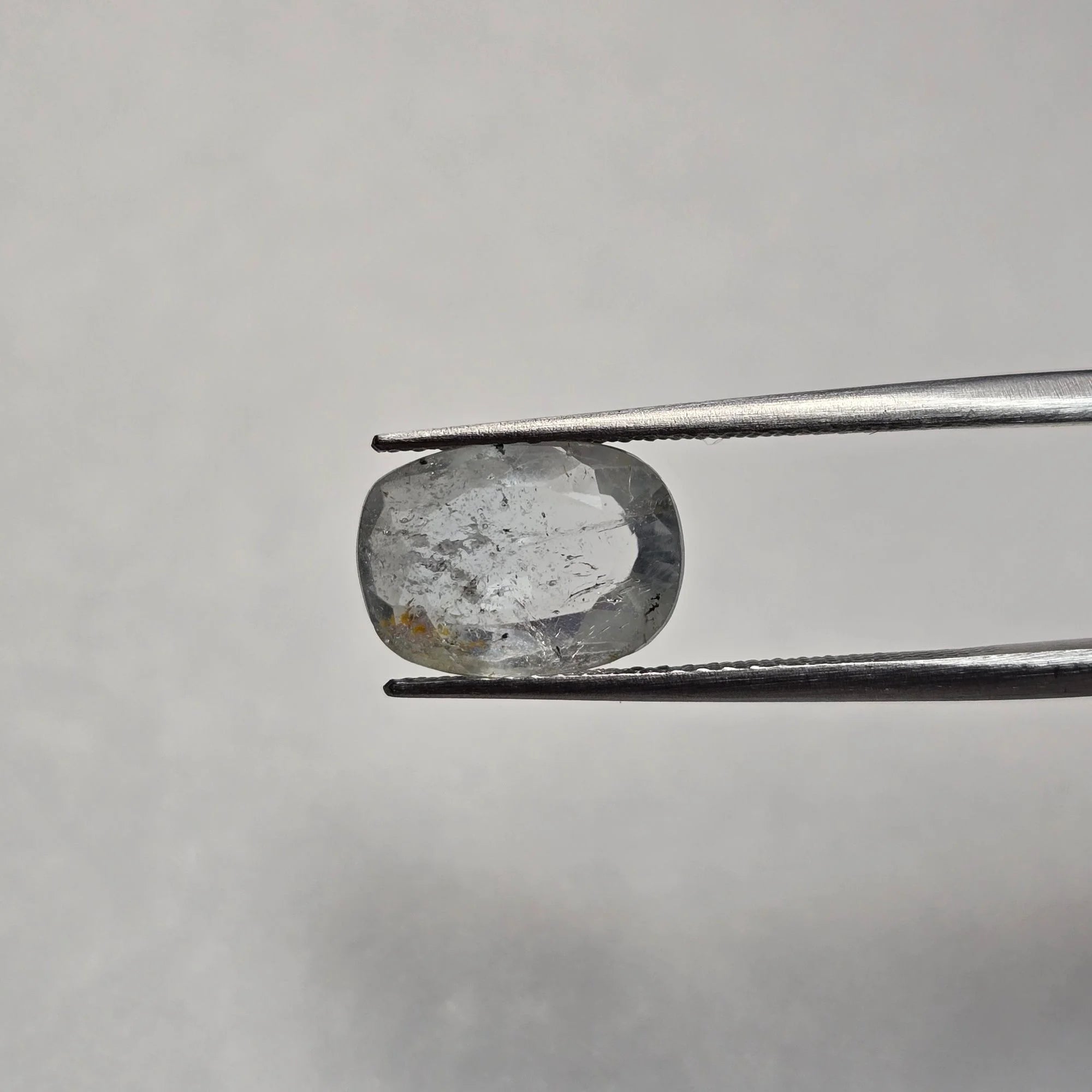 Natural Topaz 4.00 Carat Oval Faceted Light Yellow