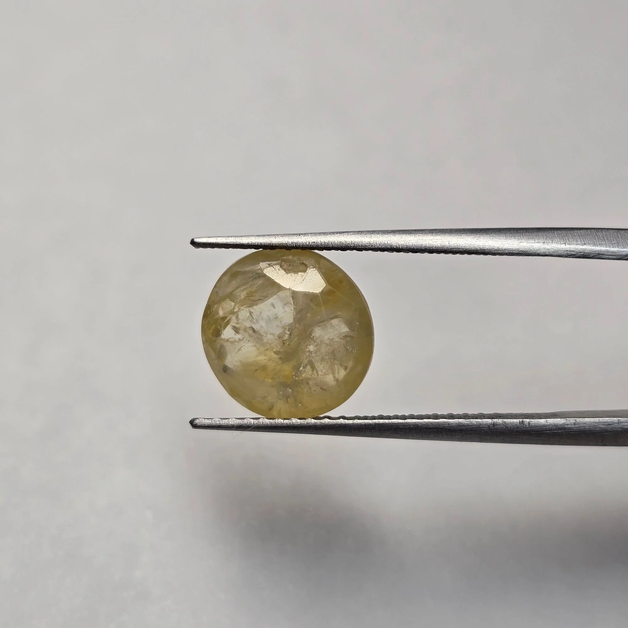 Natural Yellow Sapphire Ceylon (Pukhraj) 3.90 Carat Oval Faceted