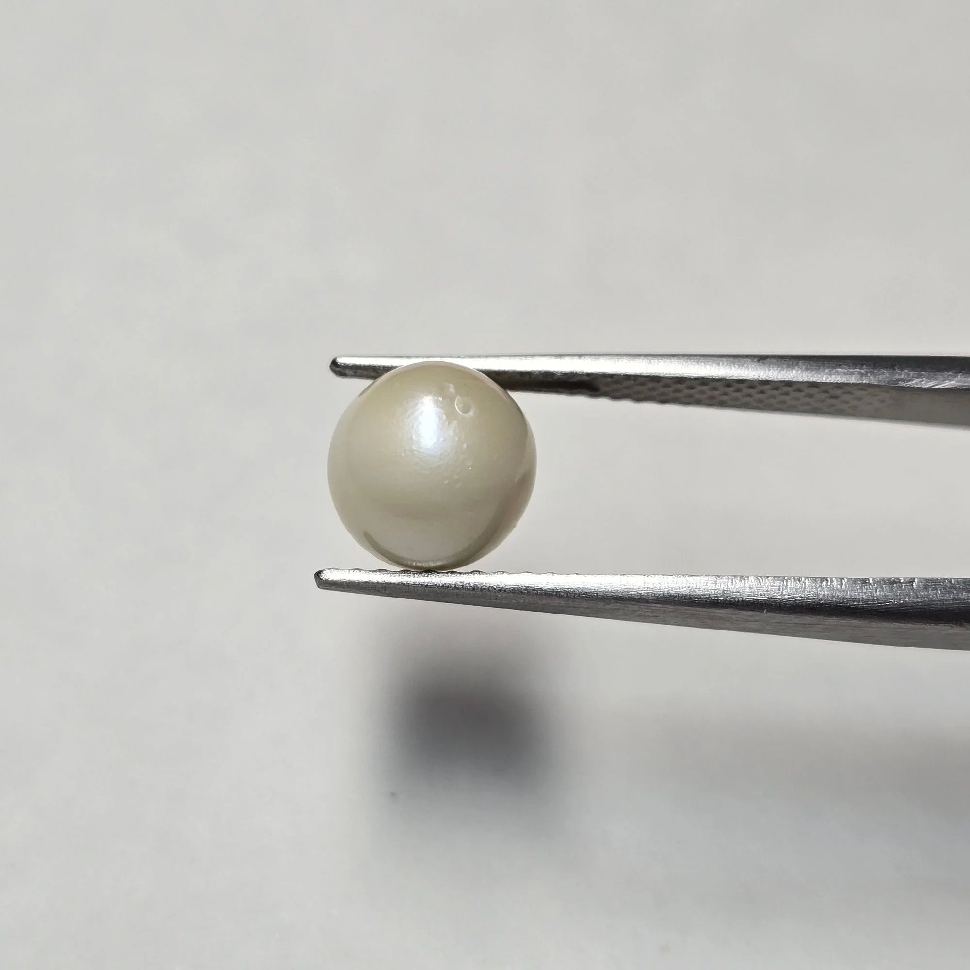 Natural South Sea Pearl 2.87 Carat Round Moti