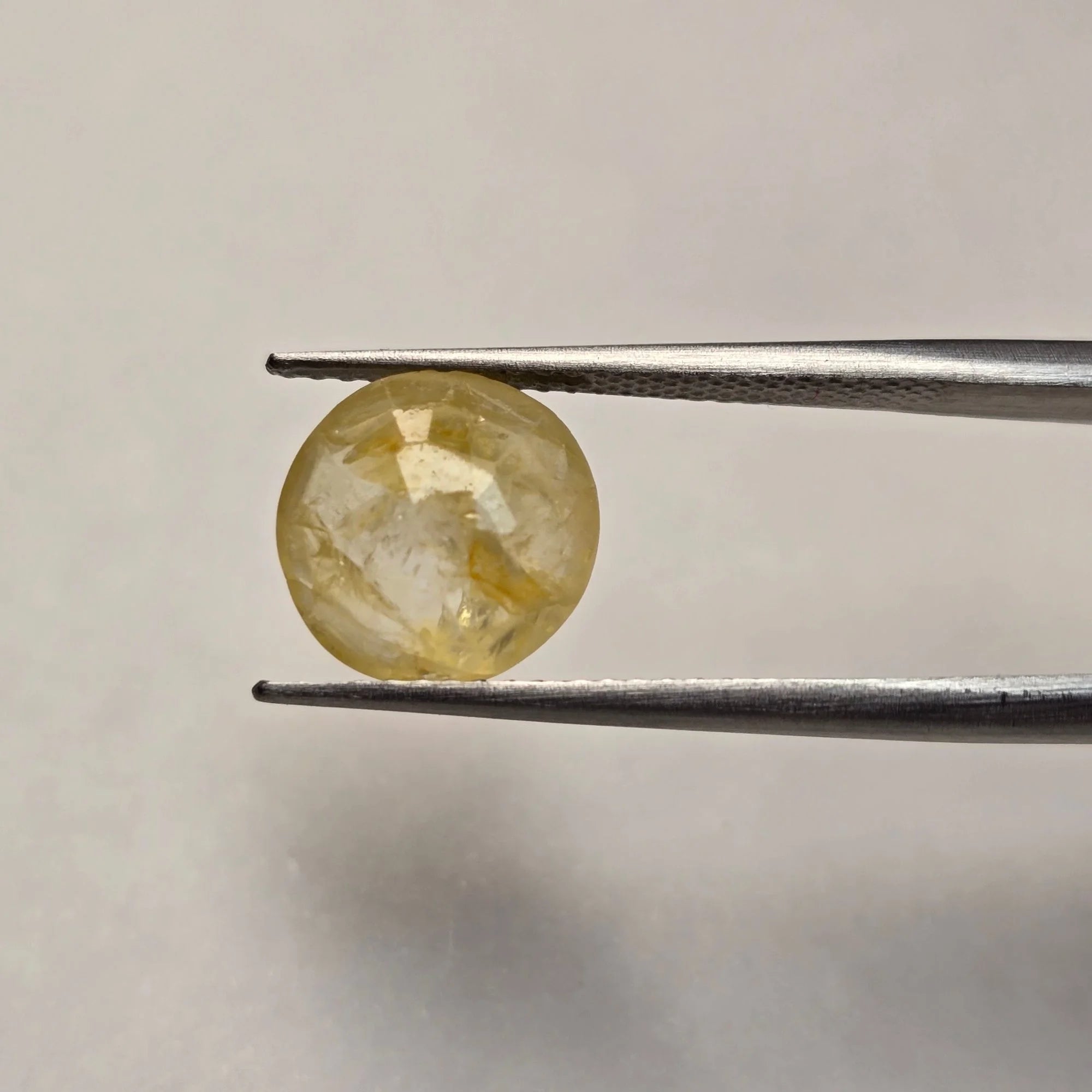 Natural Yellow Sapphire Ceylon (Pukhraj) 3.90 Carat Oval Faceted