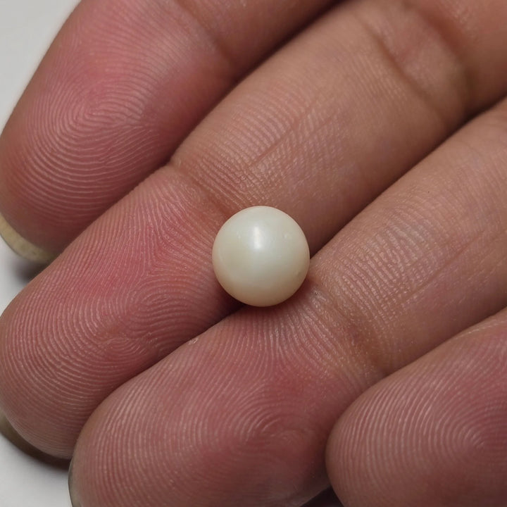 Natural South Sea Pearl 2.87 Carat Round Moti