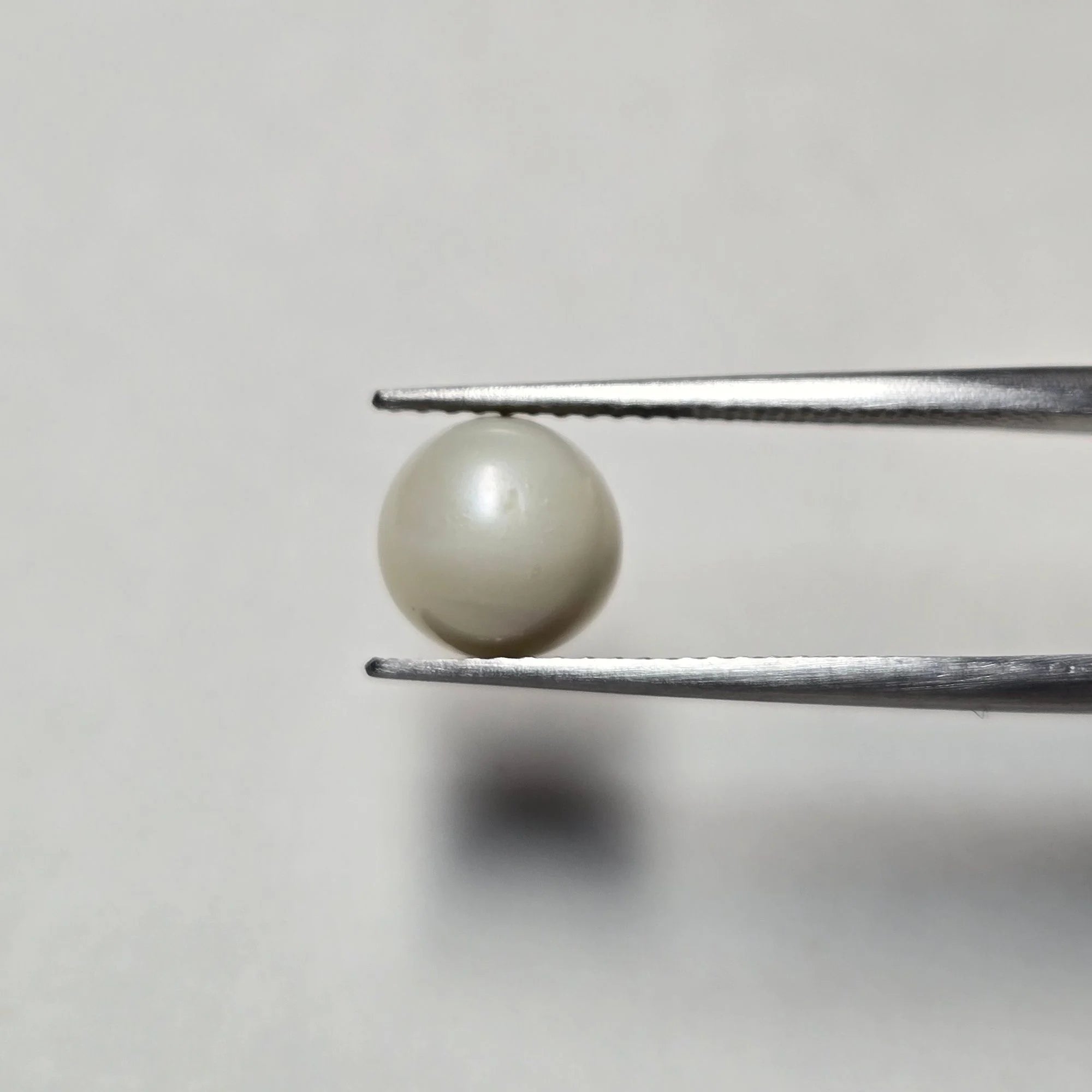 Natural South Sea Pearl 2.87 Carat Round Moti
