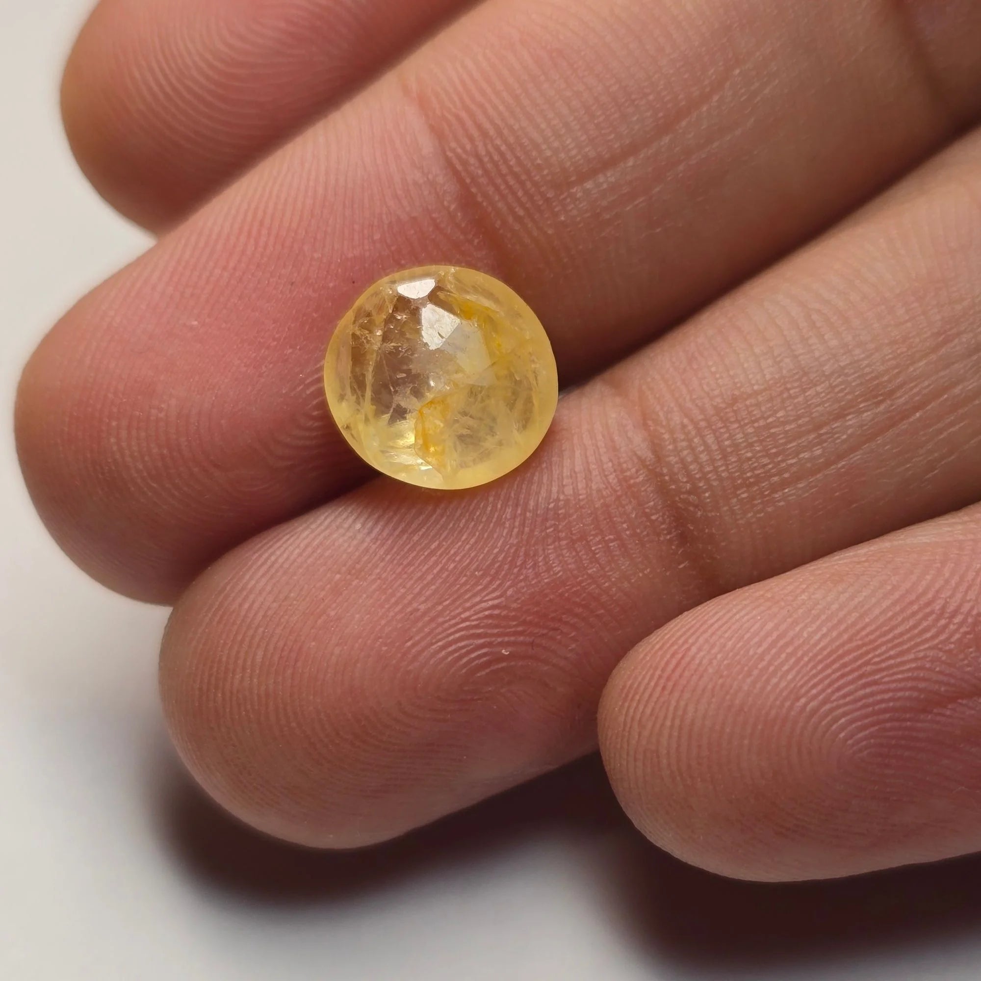 Natural Yellow Sapphire Ceylon (Pukhraj) 3.90 Carat Oval Faceted