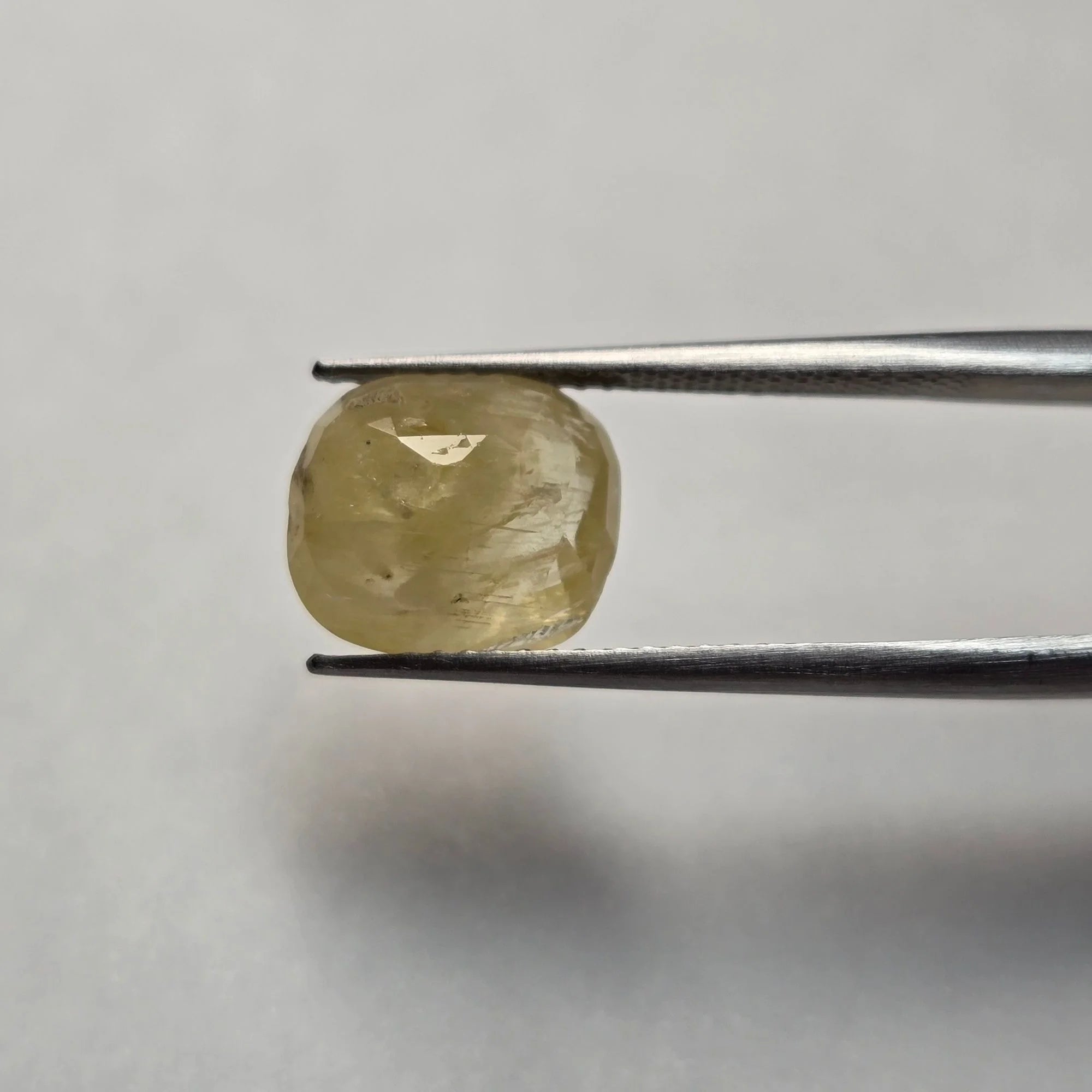 Natural Yellow Sapphire Ceylon (Pukhraj) 4.06 Carat Certified