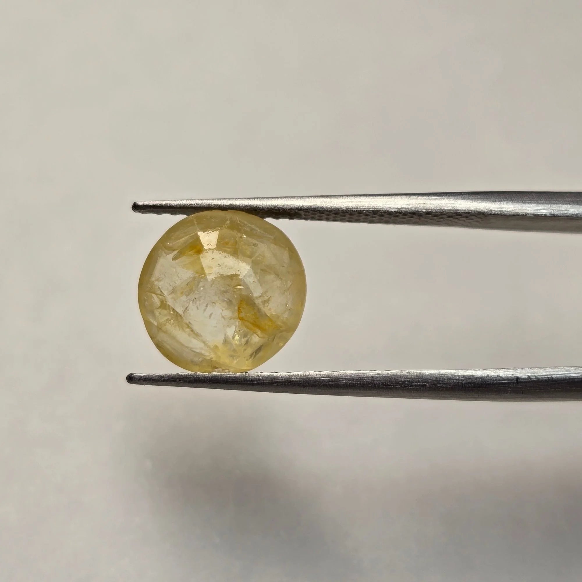 Natural Yellow Sapphire Ceylon (Pukhraj) 3.90 Carat Oval Faceted