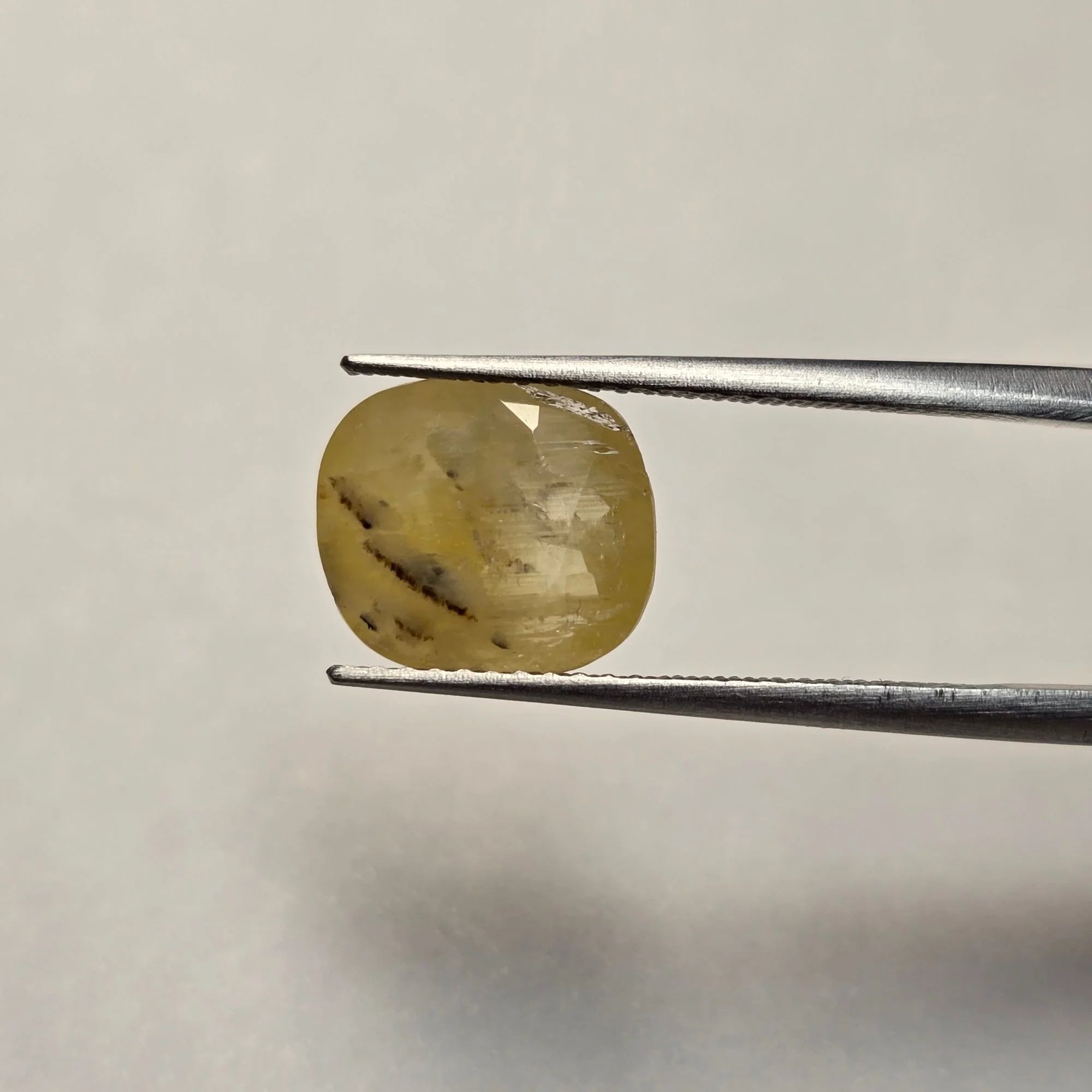 Natural Yellow Sapphire Ceylon (Pukhraj) 4.06 Carat Certified