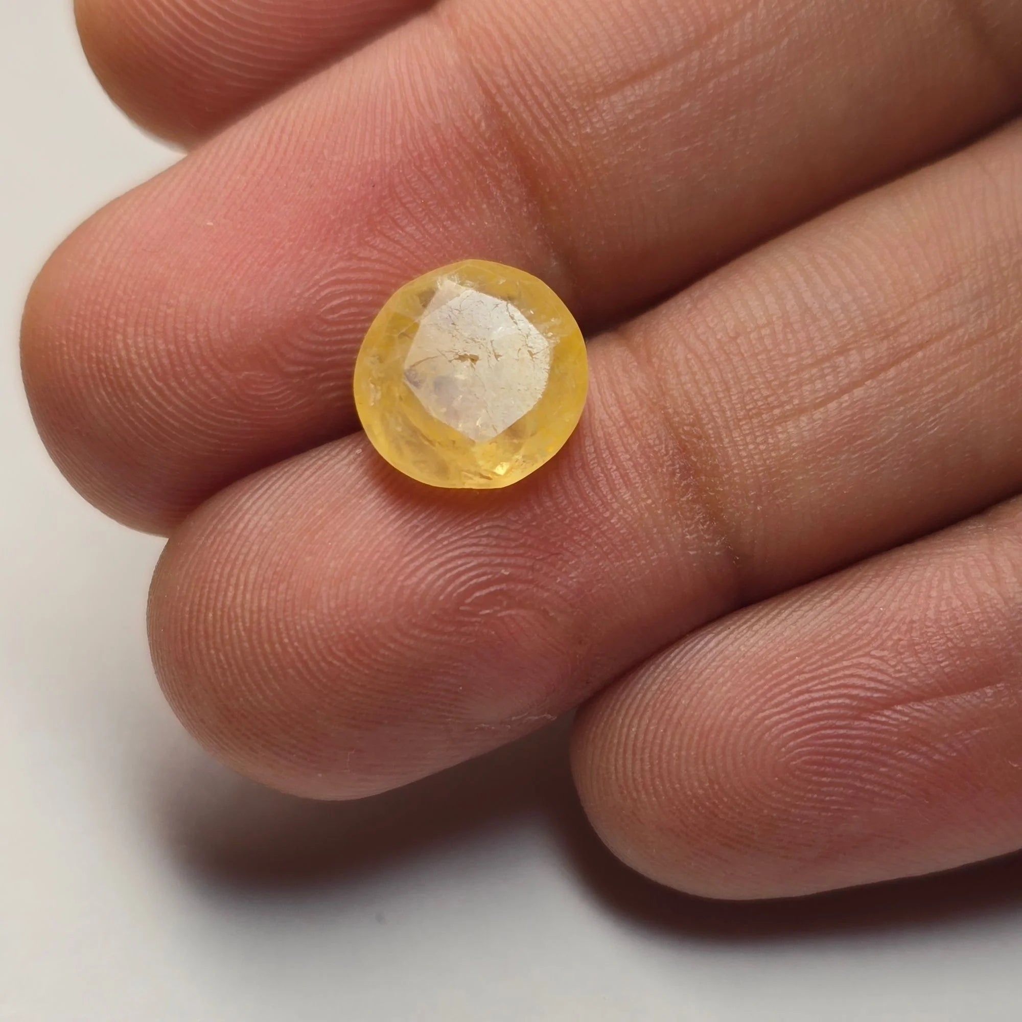 Natural Yellow Sapphire Ceylon (Pukhraj) 3.90 Carat Oval Faceted